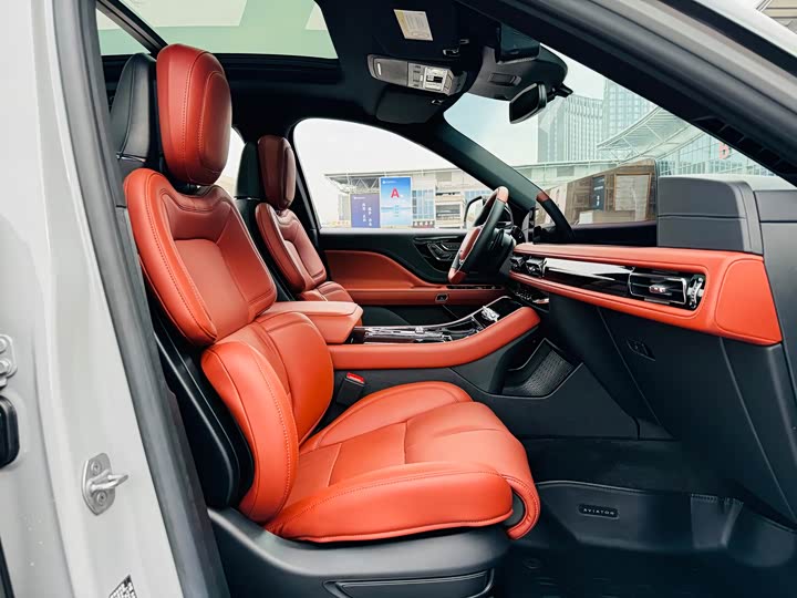 Фото 7 - Lincoln Aviator