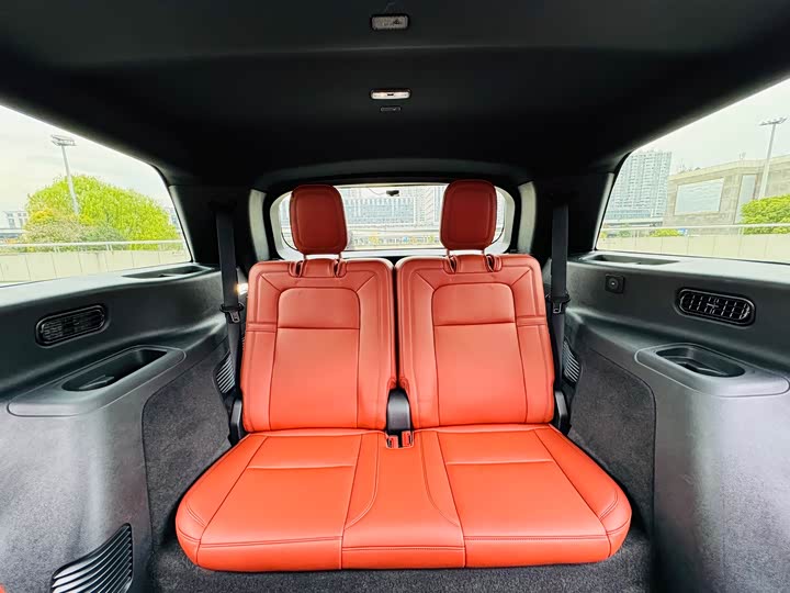 Фото 9 - Lincoln Aviator