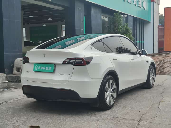 Фото 6 - Tesla Model Y