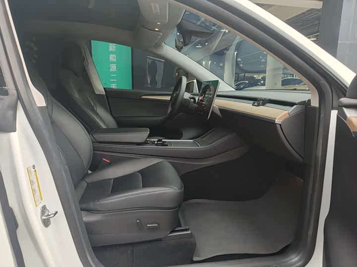 Фото 9 - Tesla Model Y