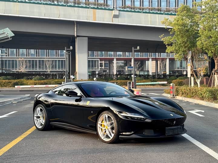 Фото 2 - Ferrari Roma