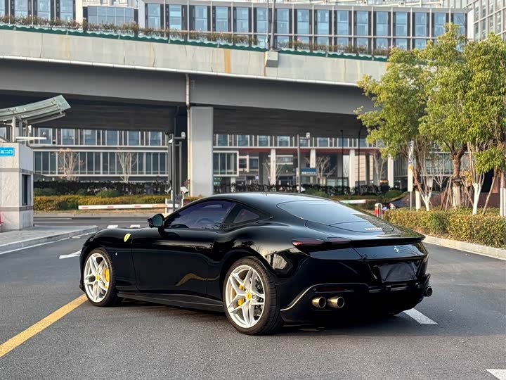 Фото 9 - Ferrari Roma