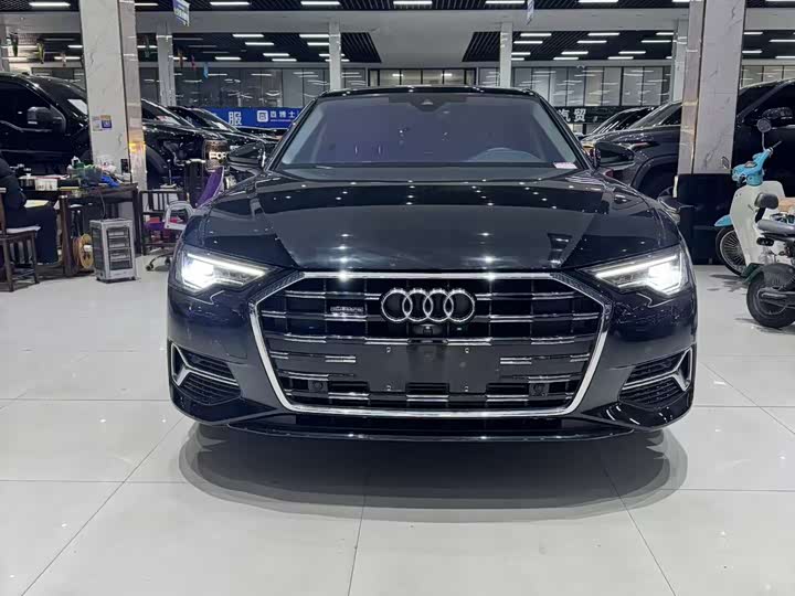 Фото 2 - Audi A6L