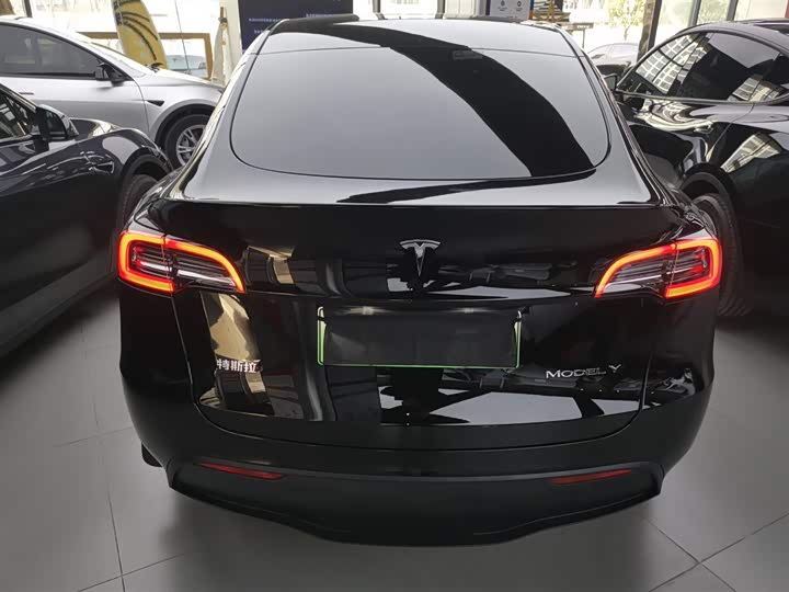 Фото 6 - Tesla Model Y