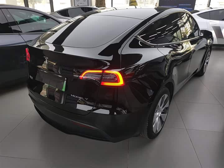 Фото 7 - Tesla Model Y