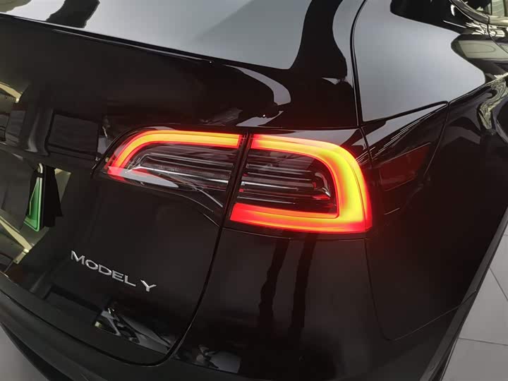 Фото 8 - Tesla Model Y