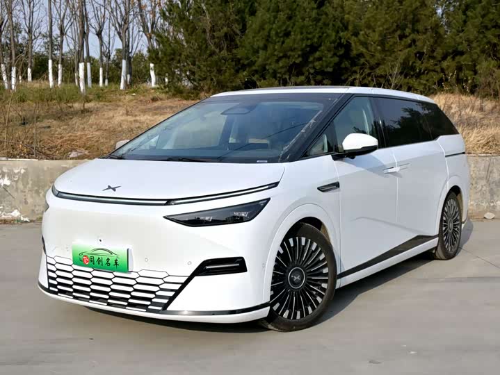 Фото 1 - XPeng X9