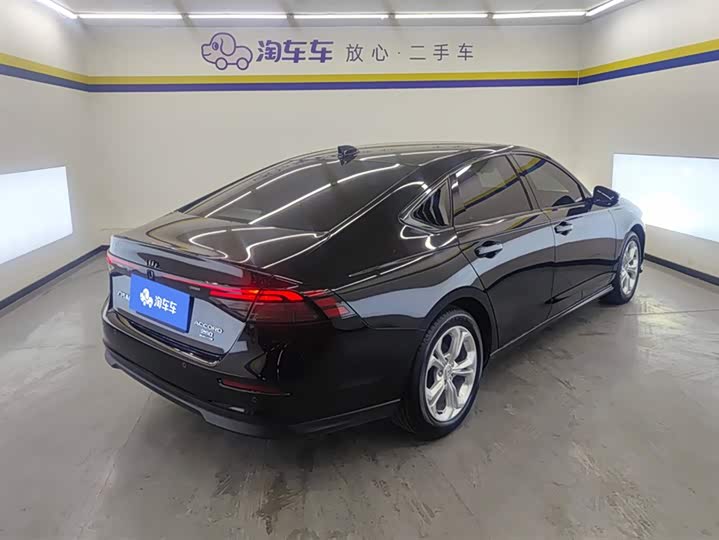 Фото 3 - Honda Accord