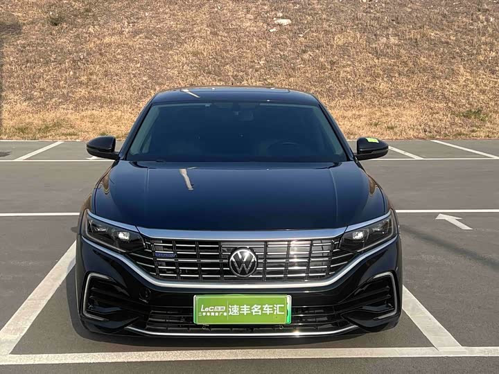 Фото 3 - Volkswagen Passat Hybrid