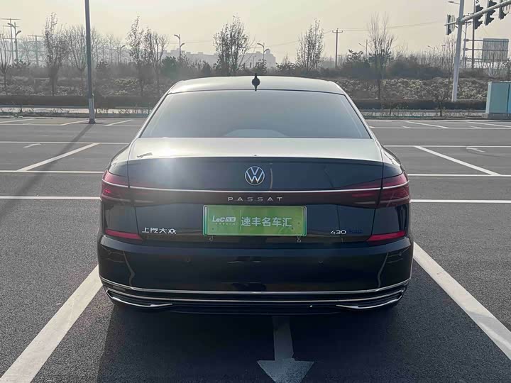 Фото 4 - Volkswagen Passat Hybrid