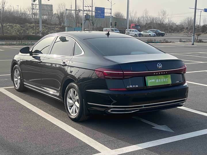 Фото 6 - Volkswagen Passat Hybrid