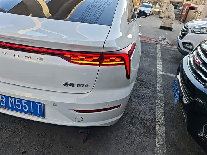 Фото 8 - Bestune B70