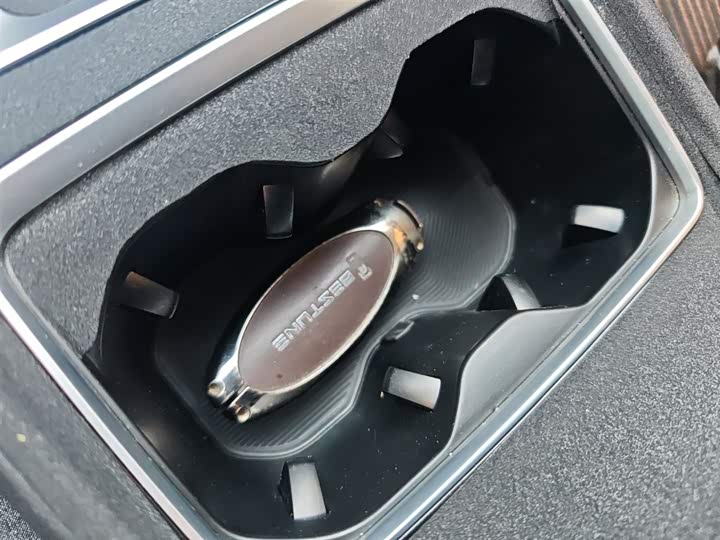 Фото 9 - Bestune B70