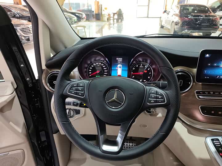 Фото 6 - Mercedes-Benz V-Class