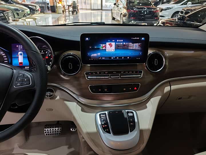 Фото 7 - Mercedes-Benz V-Class