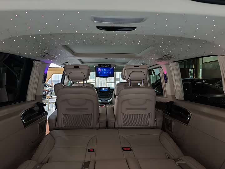 Фото 9 - Mercedes-Benz V-Class