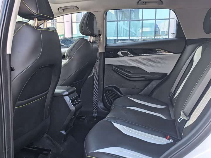 Фото 7 - Geely Coolray