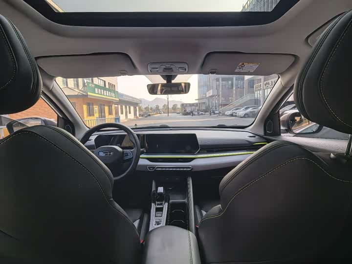 Фото 8 - Geely Coolray