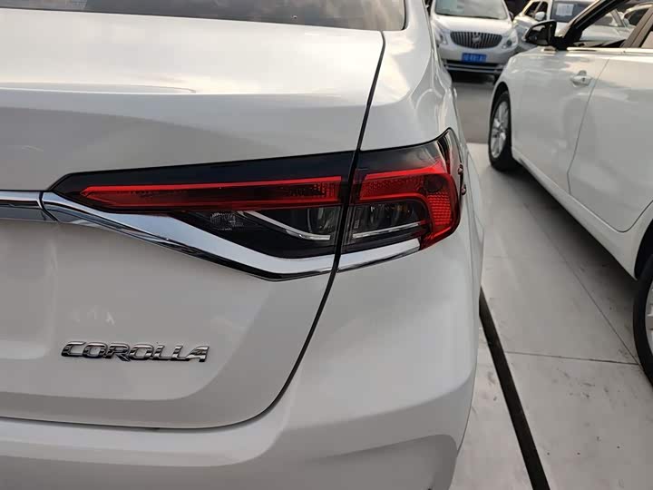 Фото 8 - Toyota Corolla