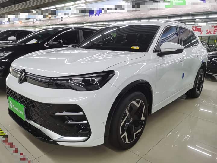 Фото 2 - Volkswagen Tiguan L Pro