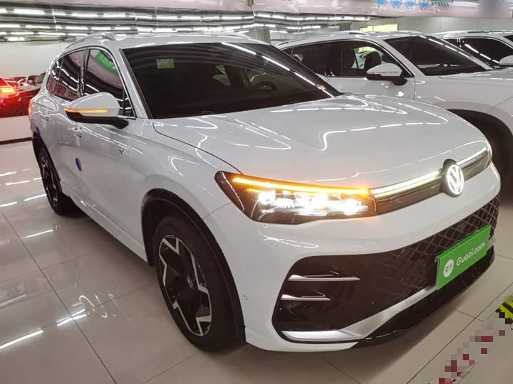 Фото 4 - Volkswagen Tiguan L Pro