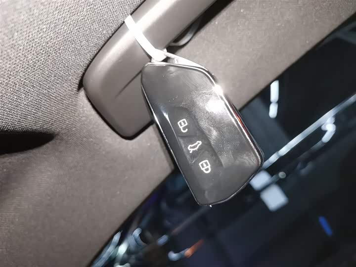 Фото 9 - Volkswagen Tiguan L Pro