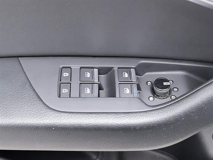 Фото 9 - Audi A6L