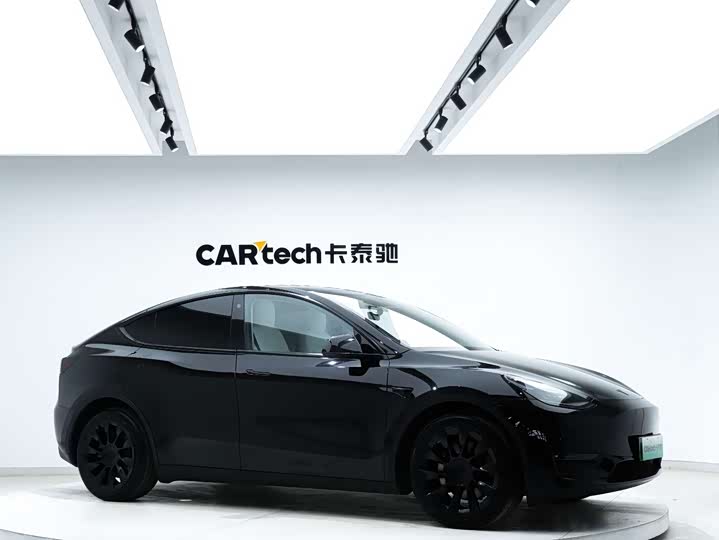 Фото 3 - Tesla Model Y