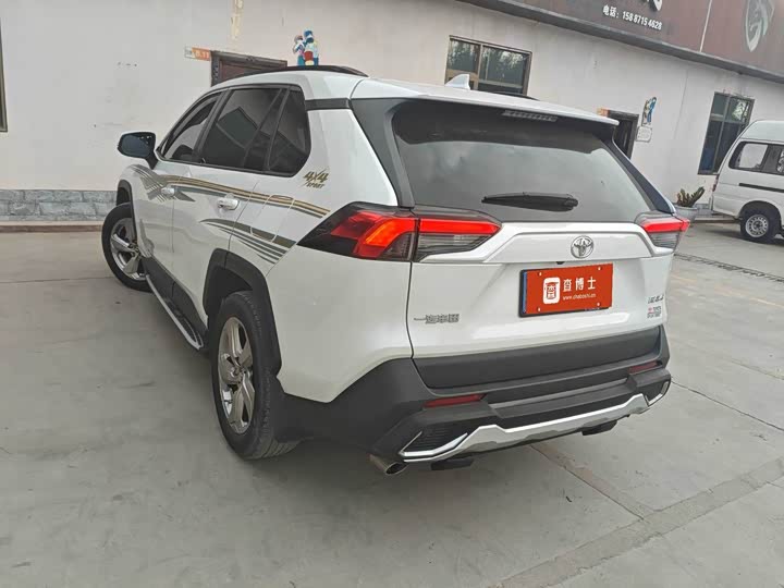 Фото 3 - Toyota RAV4