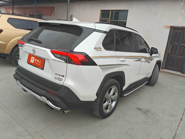 Фото 4 - Toyota RAV4