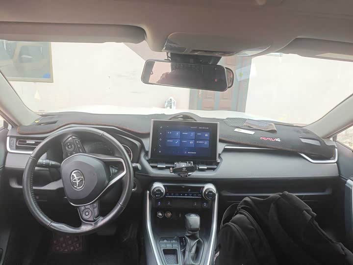 Фото 6 - Toyota RAV4