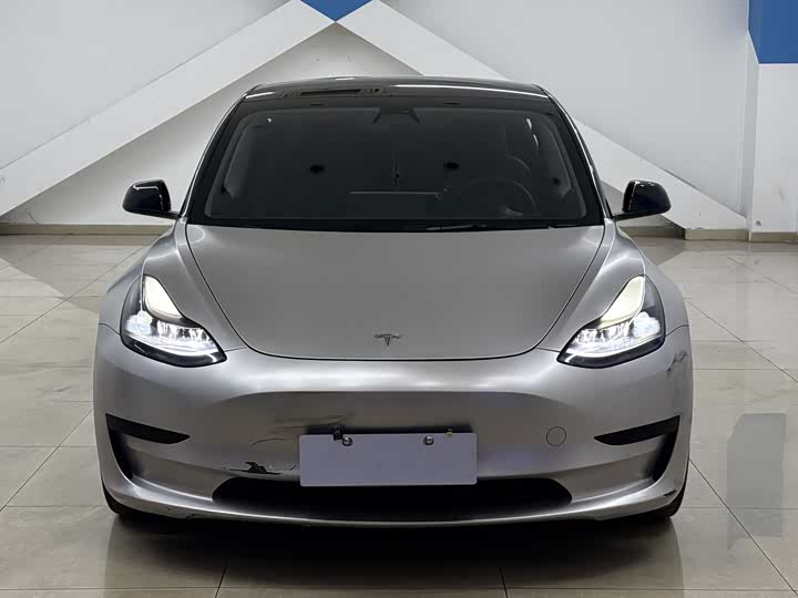 Фото 2 - Tesla Model 3