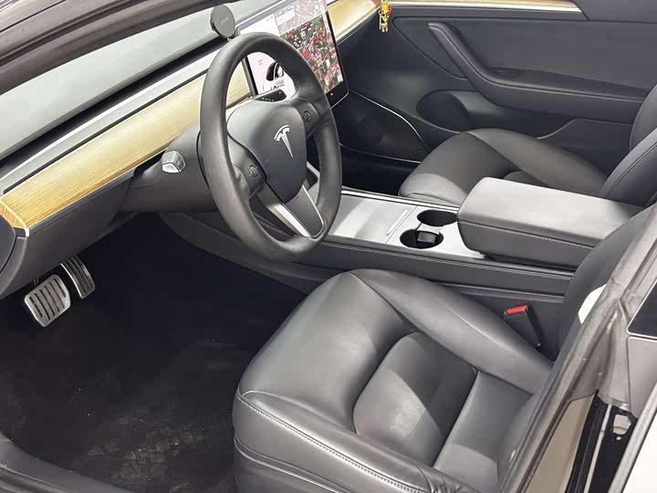 Фото 4 - Tesla Model 3