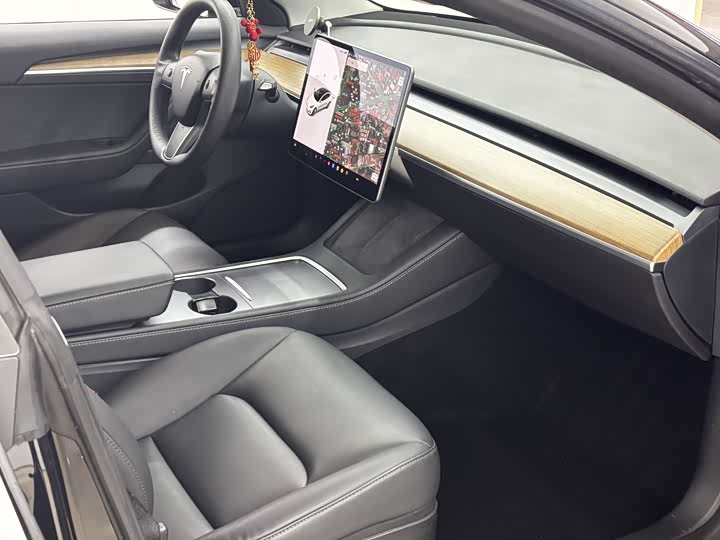 Фото 5 - Tesla Model 3