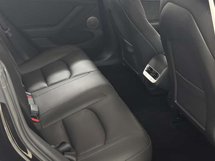 Фото 6 - Tesla Model 3