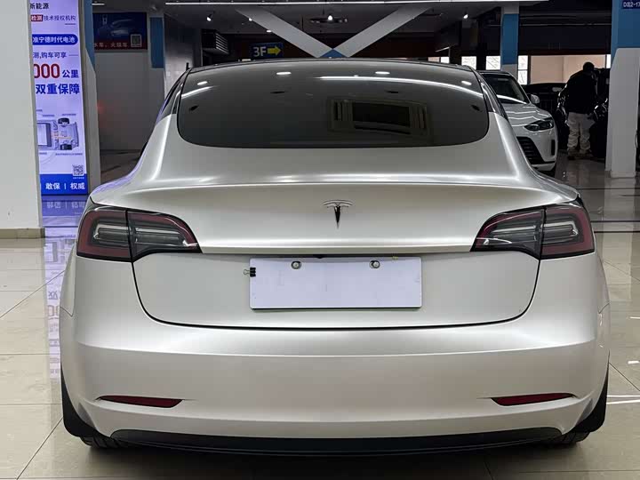 Фото 9 - Tesla Model 3
