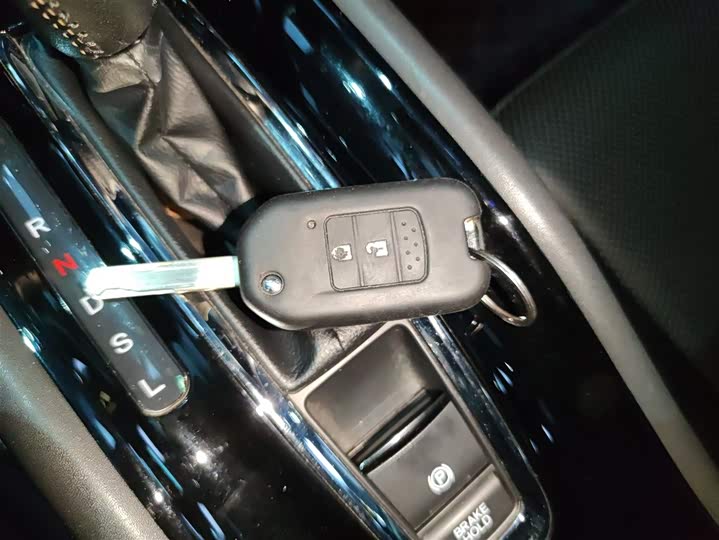 Фото 9 - Honda Vezel