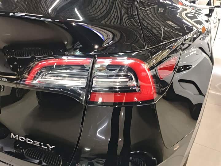 Фото 8 - Tesla Model Y