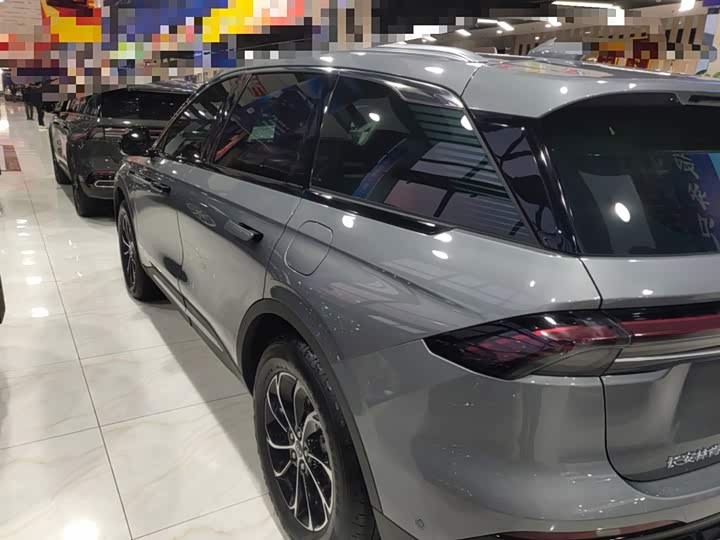 Фото 5 - Lincoln Nautilus