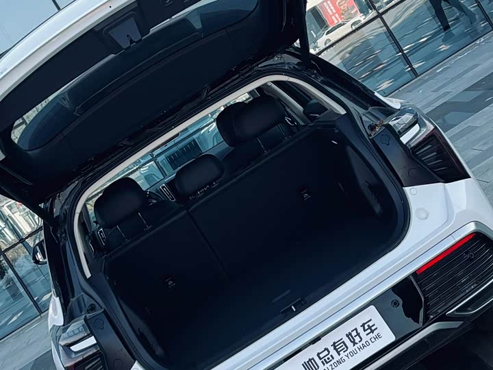 Фото 8 - Hongqi HS3 Hybrid