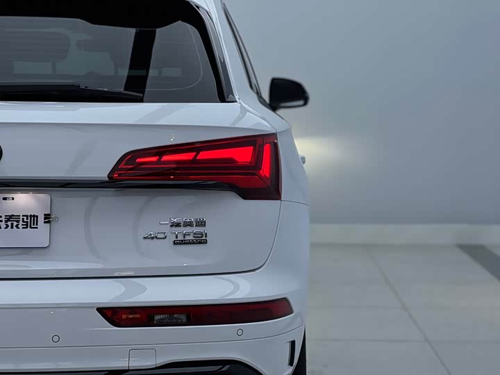 Фото 6 - Audi Q5L