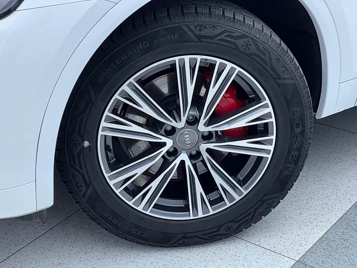 Фото 7 - Audi Q5L