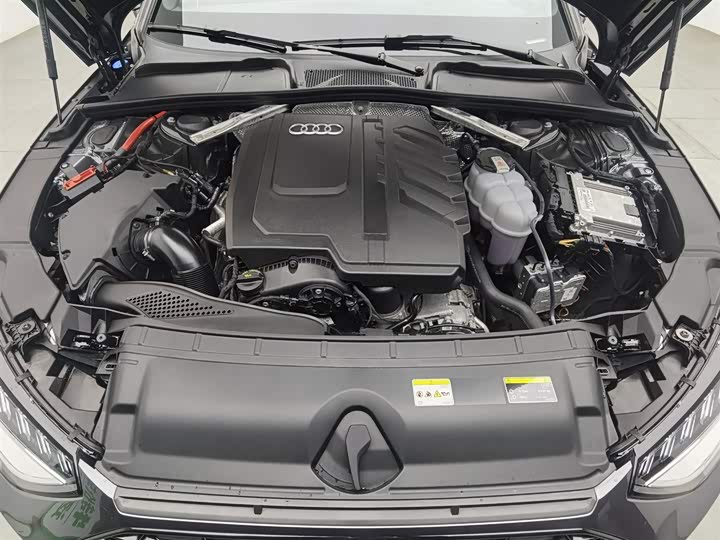 Фото 6 - Audi A4L