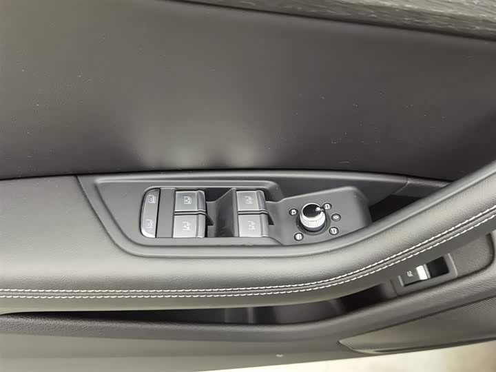 Фото 9 - Audi A4L