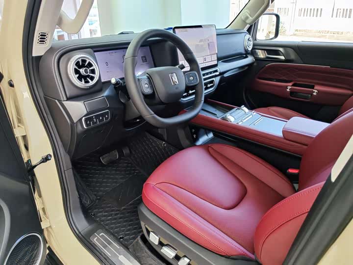 Фото 7 - Tank 300