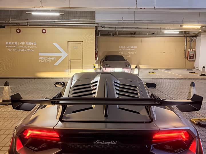 Фото 6 - Lamborghini Huracán