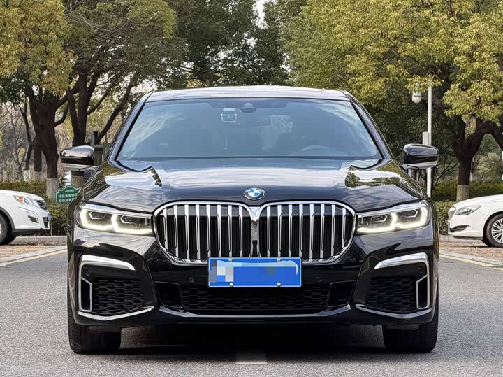Фото 2 - BMW 7 Series