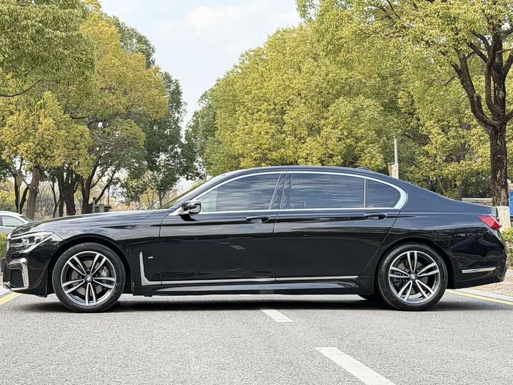 Фото 3 - BMW 7 Series