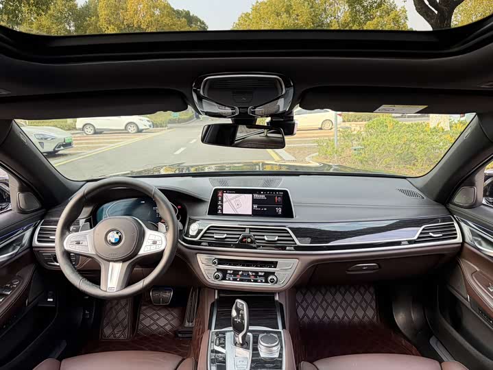 Фото 6 - BMW 7 Series