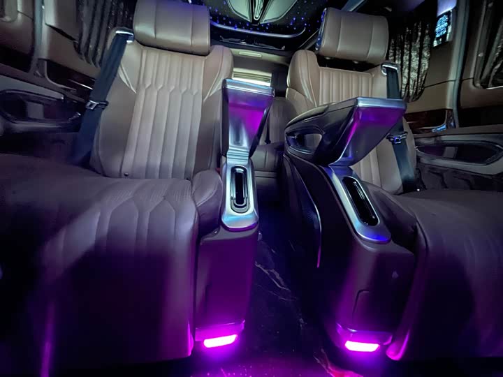 Фото 9 - Mercedes-Benz V-Class